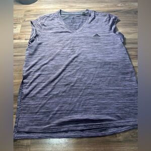 * 🤑💰🤑 3/$10.00 budle item 🤑💰🤑 Women’s Adidas Shirt